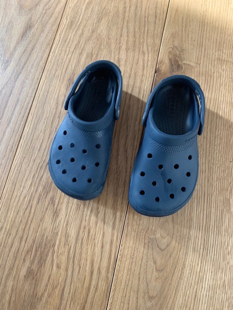 13 size crocs